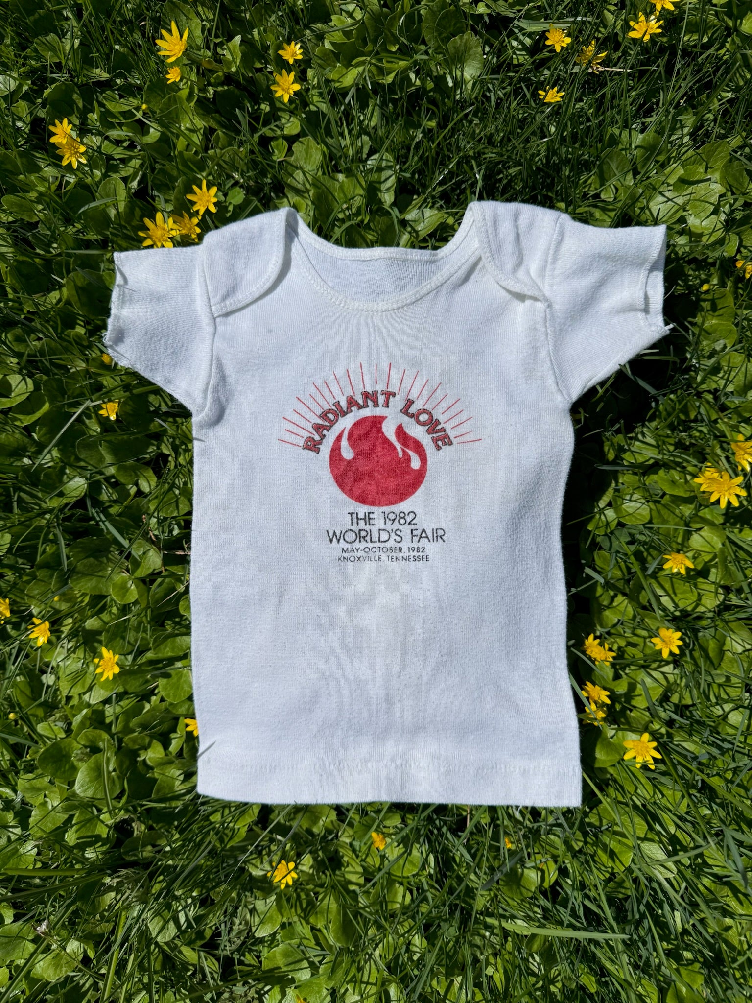 1982 world's fair lap shoulder tee