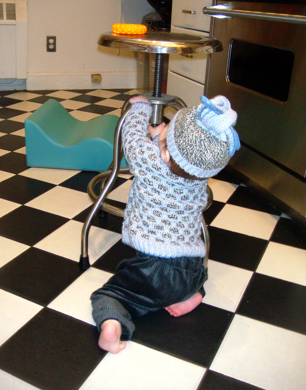 knotty hat - blueberry