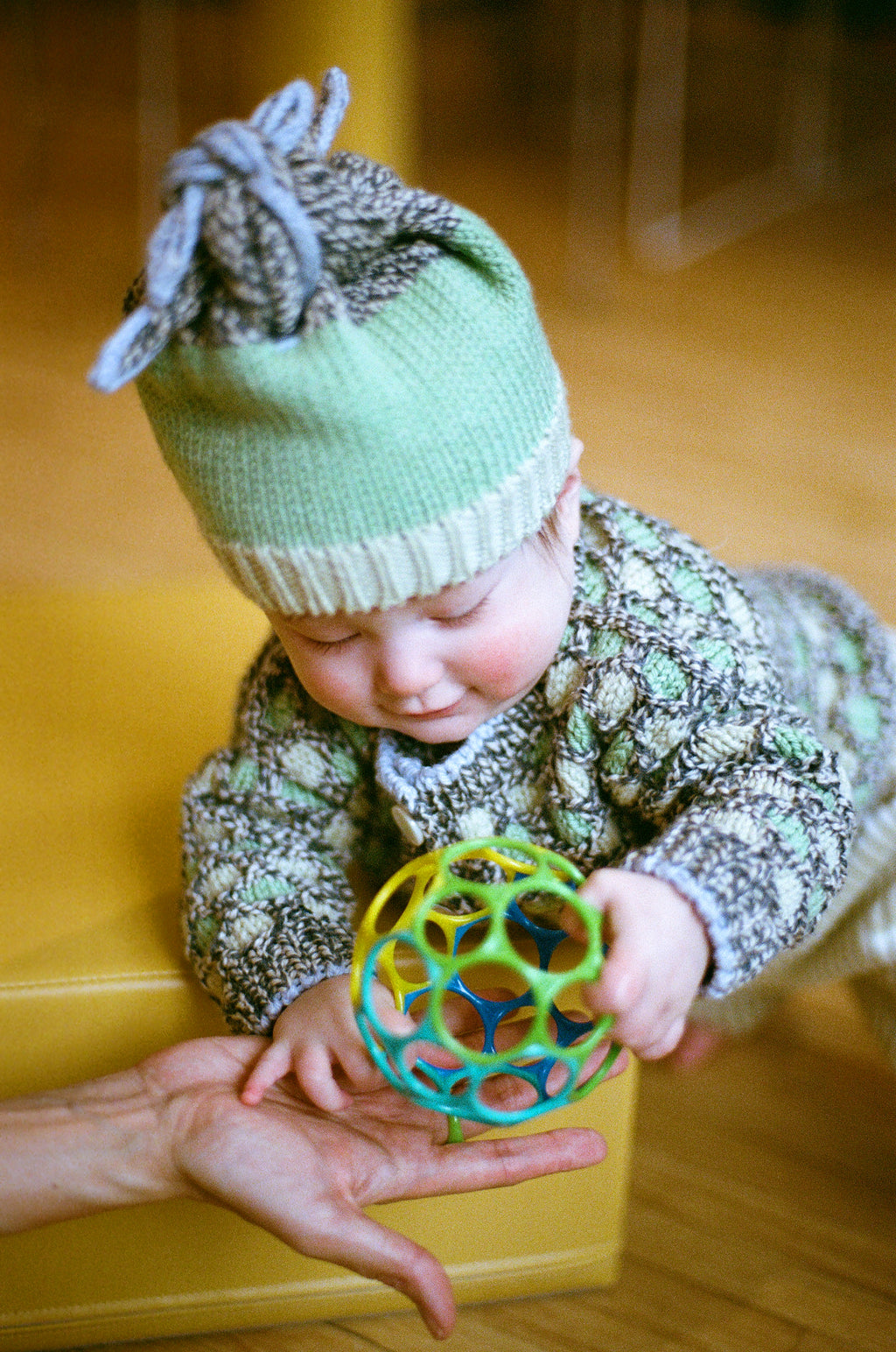 dot cardi - pistachio